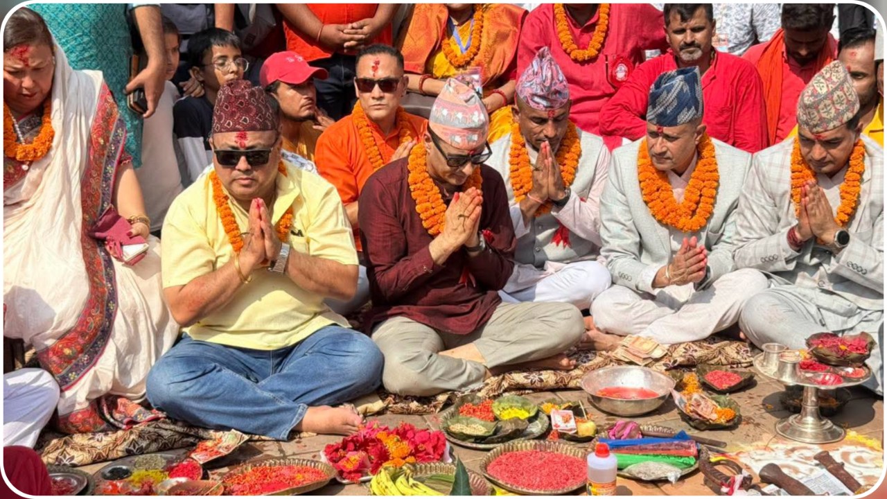 वीरगञ्जको गहवामाई मन्दिरमा विधिपूर्वक फूलपाती भित्र्याइयो, खोइछ भर्न महिला भक्तजनको घुइँचो