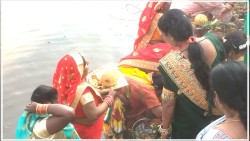 छठ पर्वको मुख्य दिन : आज अस्ताउदो सुर्यलाई अर्घ्य दिएर मनाईदै