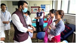 स्वास्थ्य मन्त्री यादवद्वारा परोपकार प्रसूति तथा स्त्रीरोग अस्पतालको अनुगमन