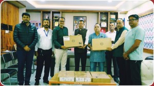 भास्करद्वारा वीरगंज महानगरलाई पाँच थान ल्यापटप सहयोग