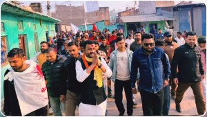 वीरगंज २१ मा घरदैलो गर्दै प्रदीप यादवले भने पर्साको विकासका लागि एमालेलाई मतदान गर्नुस्