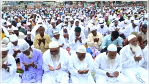 इस्लाम धर्मावलम्बीहरुले आज ईद–उल–फित्र मनाउँदै