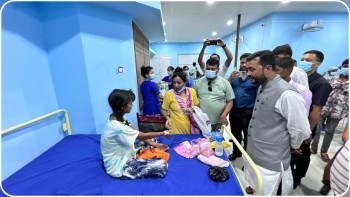 हैजा रोगीहरूको अवस्था बुझ्न मन्त्री यादव वीरगञ्जका विभिन्न अस्पतालमा