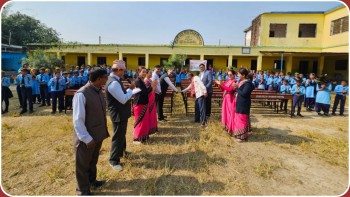डाबर नेपालद्वारा मनमिश्र आधारभूत विद्यालयलाई बेन्च र धारा सहयोग