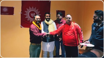 वीरगञ्ज - १८ का वडाध्यक्ष प्रत्याशी एमालेमा प्रवेश, पर्सा - १ का उम्मेदवार प्रदीप यादवले गरे स्वागत