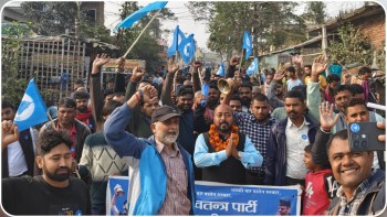 कलैयाका विभिन्न टाेलमा रास्वपा उम्मेदवार ई. साहकाे घरदैलाे