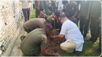 वीरगंज महानगर प्रहरीद्वारा आदर्शनगर रंगशालामा वृक्षारोपण,  हरियाली प्रवर्द्धनमा जोड