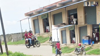 सादा पोषाकमा घुमेर व्यापारी भेट्दै रकम असुल्दै सशस्त्रका सई !