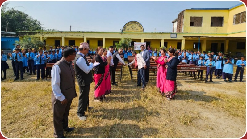 डाबर नेपालद्वारा मनमिश्र आधारभूत विद्यालयलाई बेन्च र धारा सहयोग