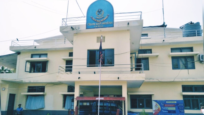 पर्सा प्रहरीद्वारा एक महिनामा करोडौको राजस्व छलीका समान बरामद