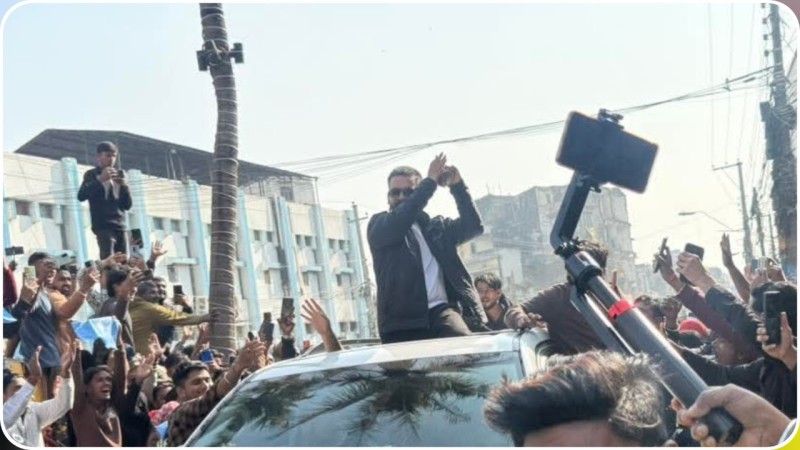 रास्वपा वरिष्ठ नेता बालेनको वीरगंजमा रोड शो, गाडीभित्रैबाट स्थानीयलाई अभिवादन