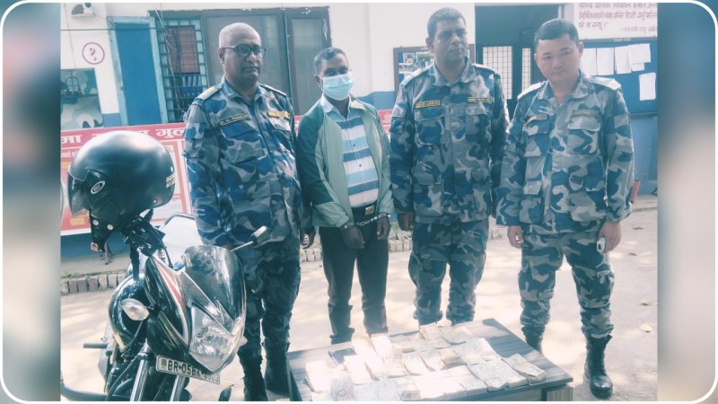 पर्समा सशस्त्र प्रहरीद्वारा स्रोत नखुलेको २० लाखसहित एक जना पक्राउ