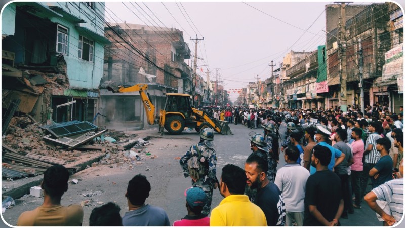 वीरगन्जमा सडक विस्तार अभियान: गण्डकदेखि मितेरी पुलसम्म संरचना हटाउन सुरु