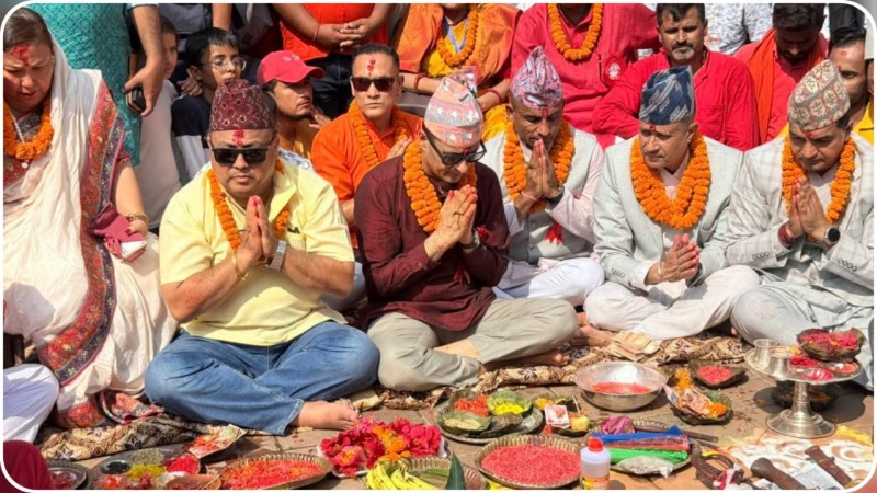 वीरगञ्जको गहवामाई मन्दिरमा विधिपूर्वक फूलपाती भित्र्याइयो, खोइछ भर्न महिला भक्तजनको घुइँचो